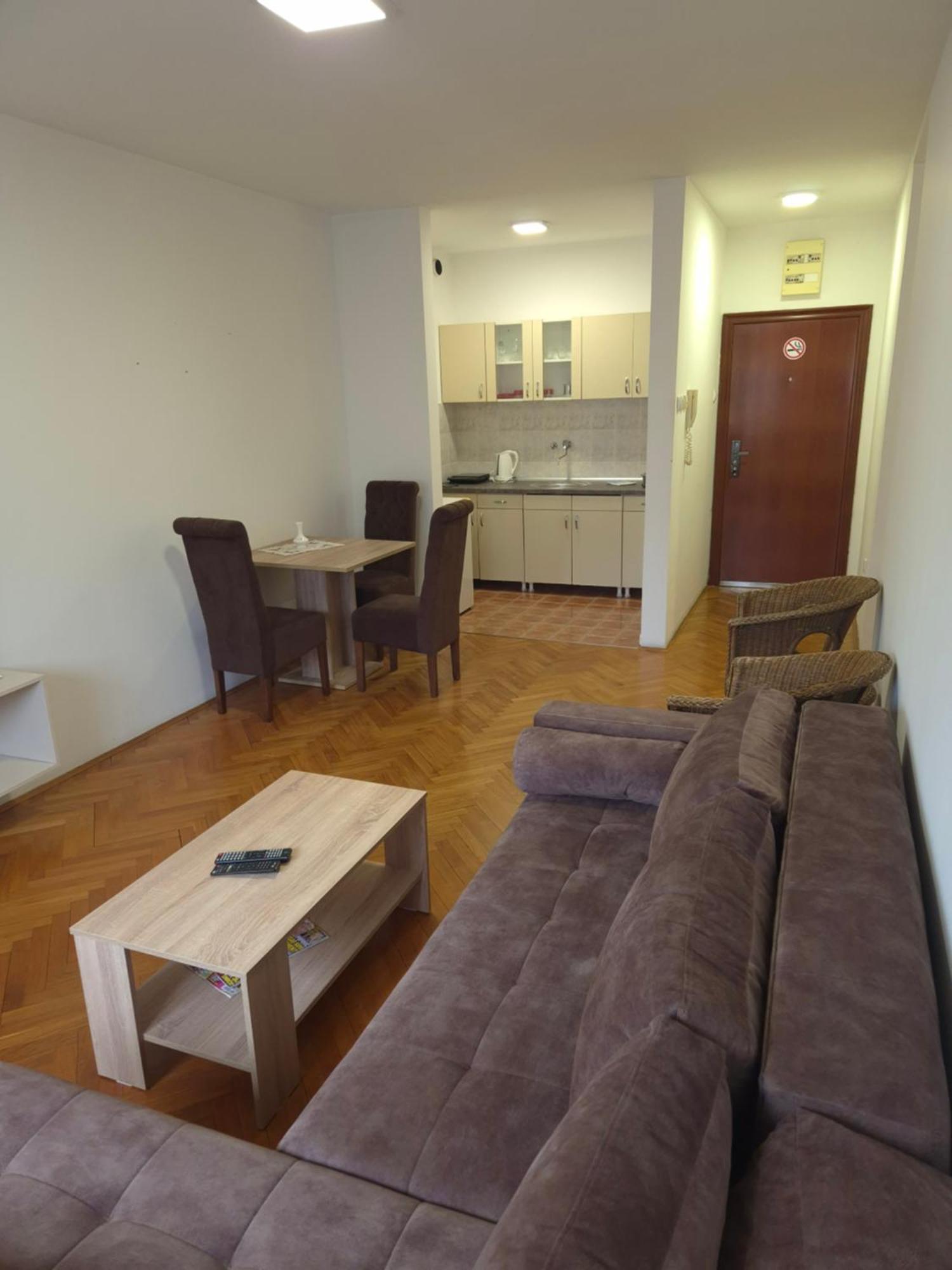 נובי סאד Apartmani Jasmin מראה חיצוני תמונה